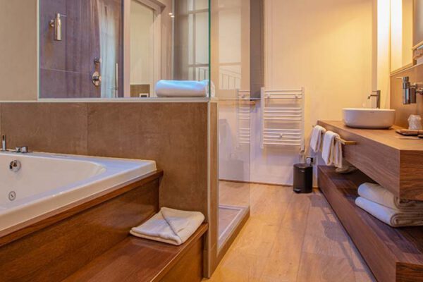 04-Junior-suite-le-cappuccinelle-1200x500-1 04-Junior-suite-le-cappuccinelle-1200x500-1